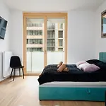 Modern Deluxe *